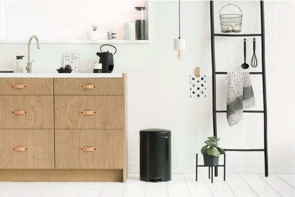 Mat crna željezna kanta za smeće s pedalom 20 l NewIcon – Brabantia