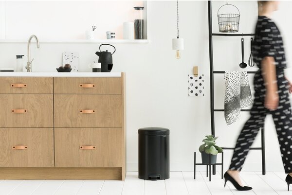 Mat crna željezna kanta za smeće s pedalom 20 l NewIcon – Brabantia