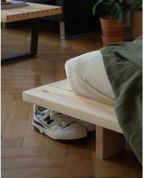 Krevet od masivnog bora s podnicom 120x200 cm u prirodnoj boji Japan – Karup Design