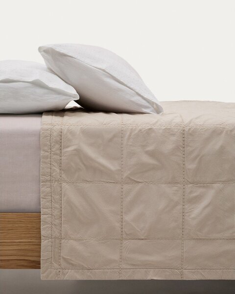Svjetlo smeđi pamučan prošiven prekrivač 240x260 cm Isor – Kave Home