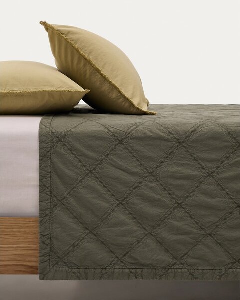 Zeleni pamučan prošiven prekrivač 240x260 cm Serla – Kave Home
