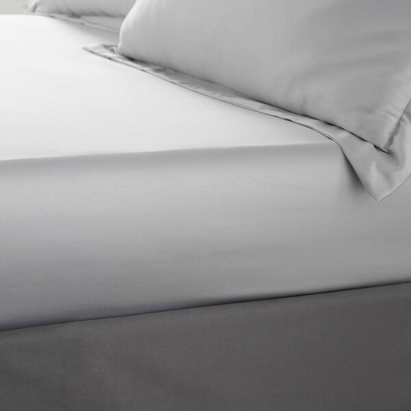 Siva satenska plahta s gumom 150x200 cm Silky Soft – Catherine Lansfield