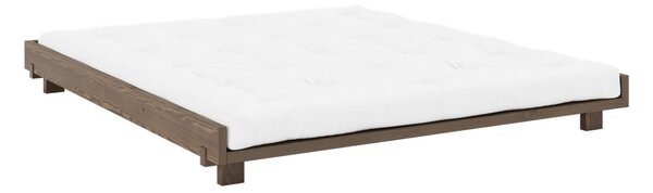 Smeđi bračni krevet od masivnog bora s podnicom 180x200 cm Social – Karup Design