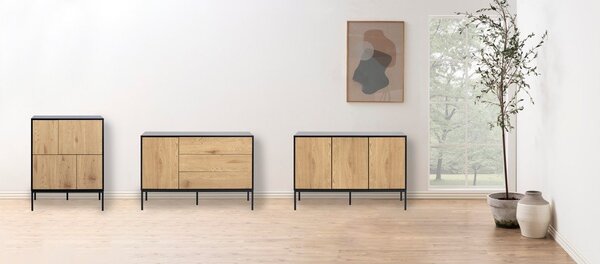 Crna/u prirodnoj boji niska komoda u dekoru hrasta 120x82 cm Seaford – Actona