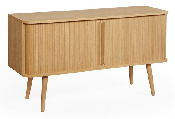 Niska komoda u dekoru hrasta s kliznim vratima u prirodnoj boji 138x75 cm Rove – Woodman
