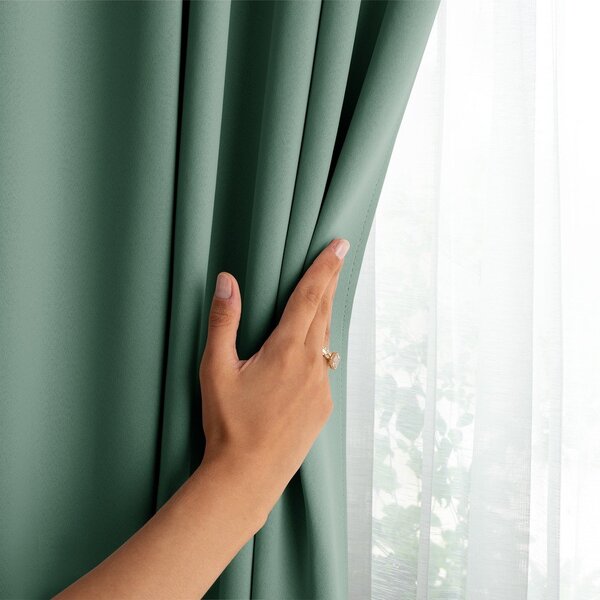 Svijetlo zelena zavjesa za djelomično zamračenje 140x245 cm Kierra – Restilo