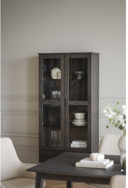 Smeđa vitrina u dekoru hrasta 82x185 cm Filippa – Rowico