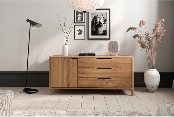 Niska komoda od punog hrasta u prirodnoj boji 140x64 cm Twig – The Beds