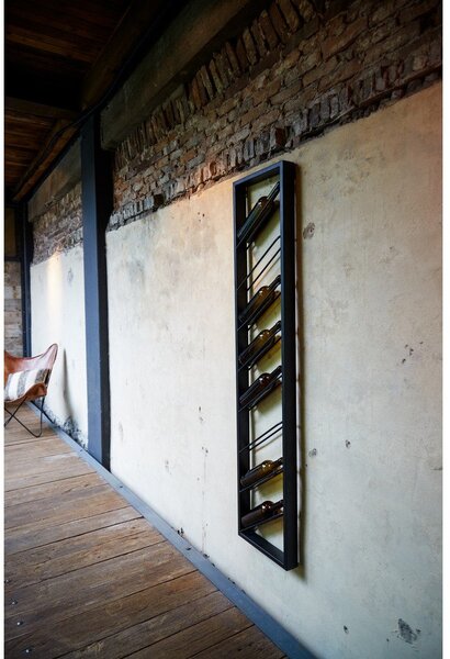 Crni zidni metalni držač za boce vina broj boca 8 kom 36x160x6 cm Malbeo – Light & Living