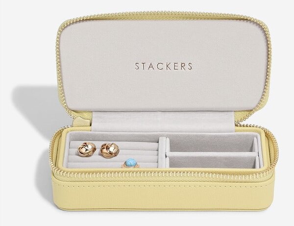 Organizator nakita Travel – Stackers