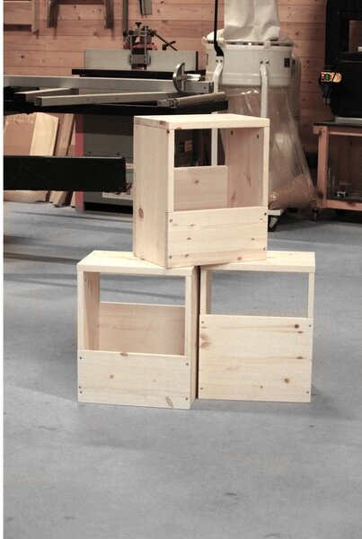 Noćni ormarić od masivnog bora u prirodnoj boji Grab It – Karup Design