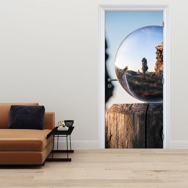 Foto tapeta za vrata - Povećalo i krajolik (95x205cm)