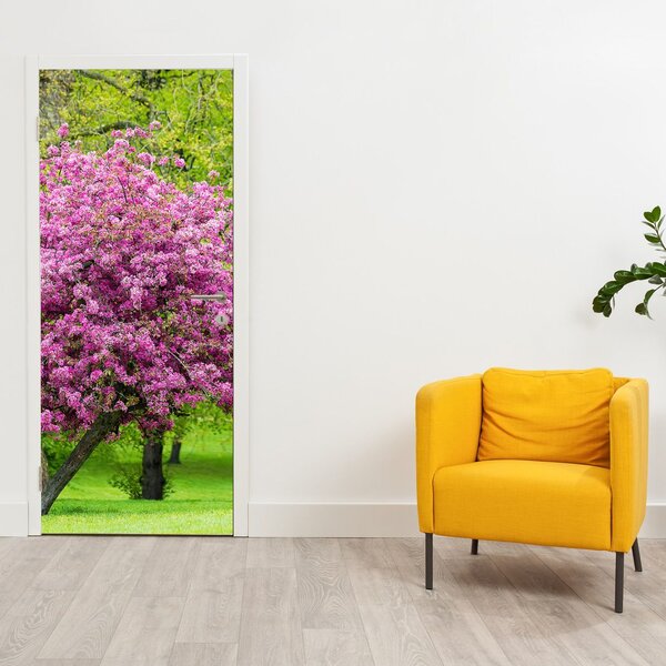 Foto tapeta za vrata - Cvjetajuće stablo na livadi (95x205cm)