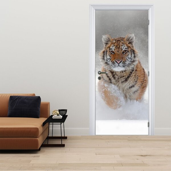 Foto tapeta za vrata - Tigar koji trči po snijegu (95x205cm)