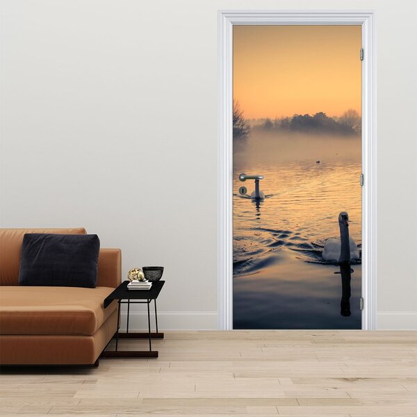 Foto tapeta za vrata - Labudovi na vodi u magli (95x205cm)