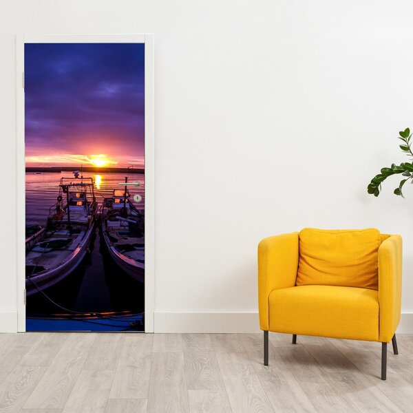 Foto tapeta za vrata - Ribarski brodovi u luci (95x205cm)