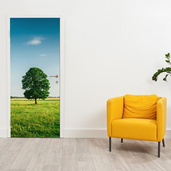 Foto tapeta za vrata - Drvo na livadi (95x205cm)