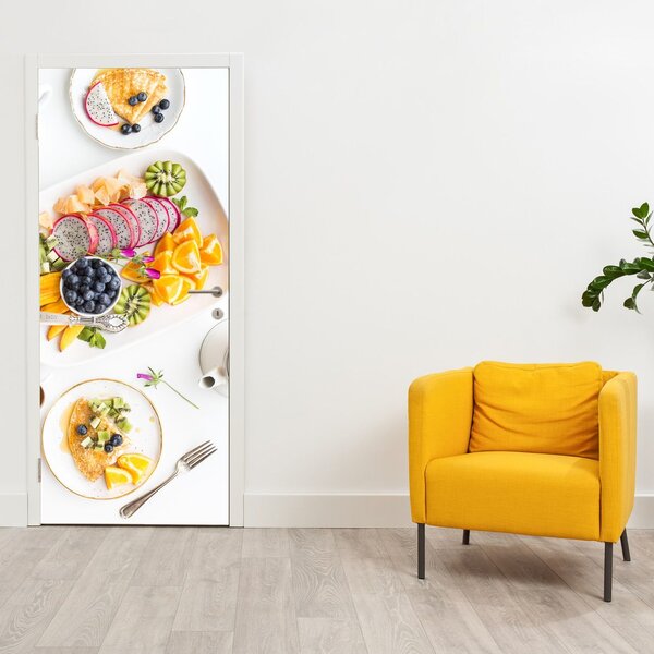 Foto tapeta za vrata - Tanjuri s voćem na stolu (95x205cm)