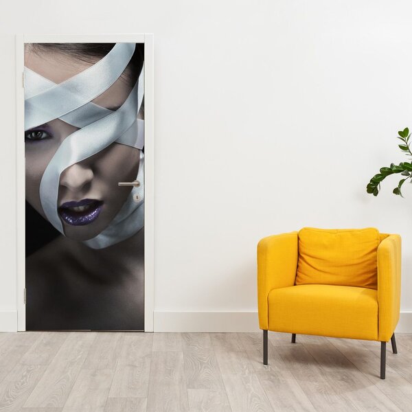 Foto tapeta za vrata - Žena s vrpcom (95x205cm)