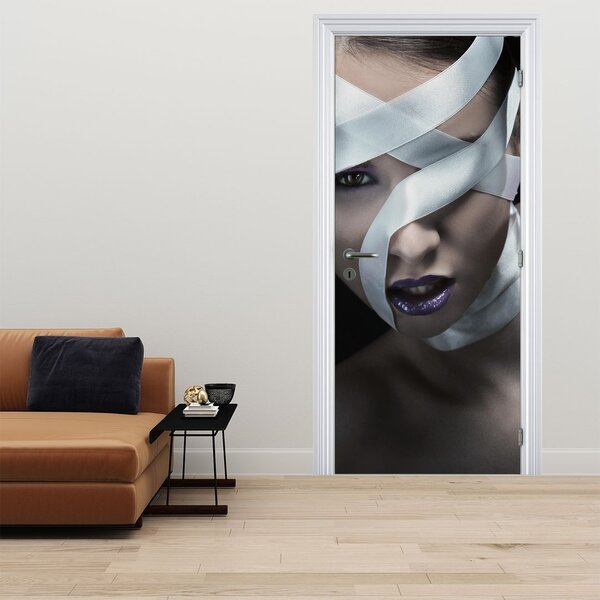 Foto tapeta za vrata - Žena s vrpcom (95x205cm)