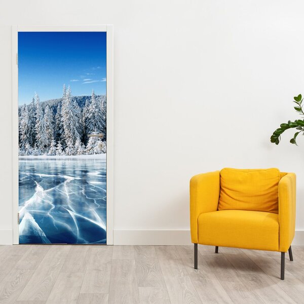 Foto tapeta za vrata - Zaleđeno jezero i snježna stabla (95x205cm)