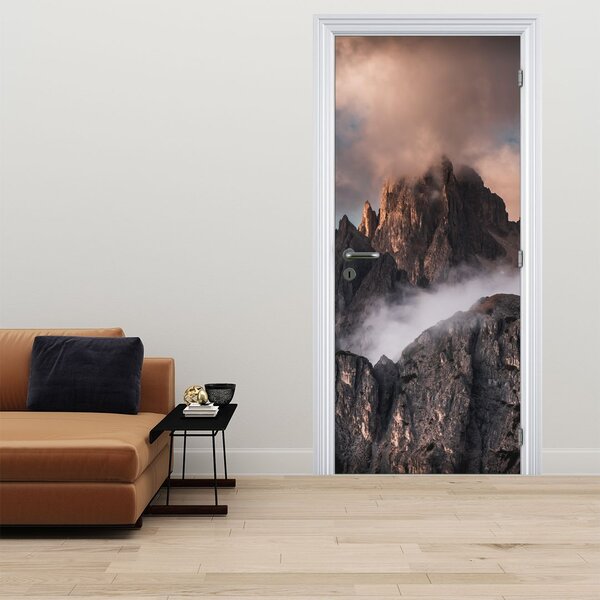 Foto tapeta za vrata - Talijanski Dolomiti skriveni u magli (95x205cm)