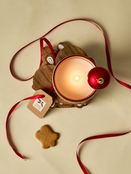 Sinsay - Božićna mirisna svijeća s navlakom s motivom medenjaka Gingerbread Cookies