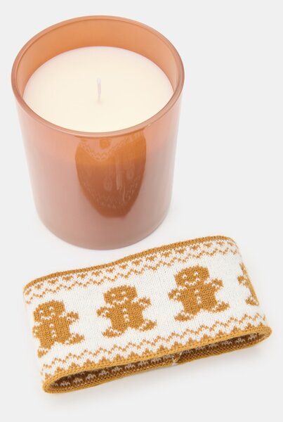 Sinsay - Božićna mirisna svijeća s navlakom s motivom medenjaka Gingerbread Cookies