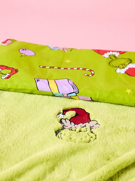 Sinsay - Dječji božićni prekrivač s vezom Grinch