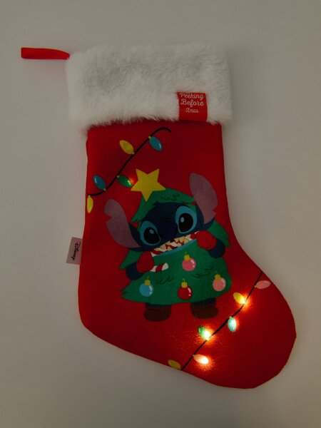 Sinsay - Božićna dekoracija u obliku čarape s LED svjetlima Stitch