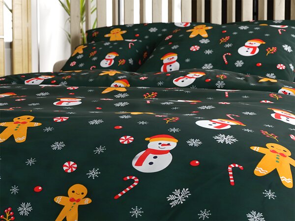 Posteljina od mikrovlakana SNOWMAN AND GINGERBREAD zeleni Dimenzije posteljine: 70 x 90 cm | 140 x 200 cm