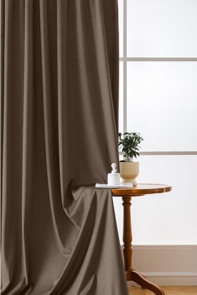 Smeđa zamračujuća zavjesa VELVET 140x270 cm Sistem za vješanje: Traka za nabiranje