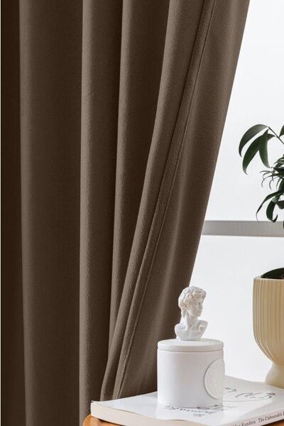Smeđa zamračujuća zavjesa VELVET 140x270 cm Sistem za vješanje: Traka za nabiranje