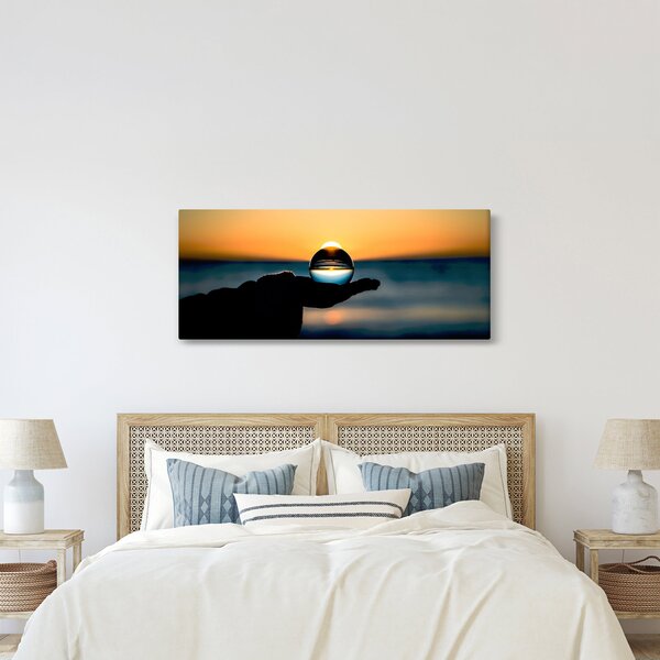 Slika staklene kugle u dlanu (120x50 cm)