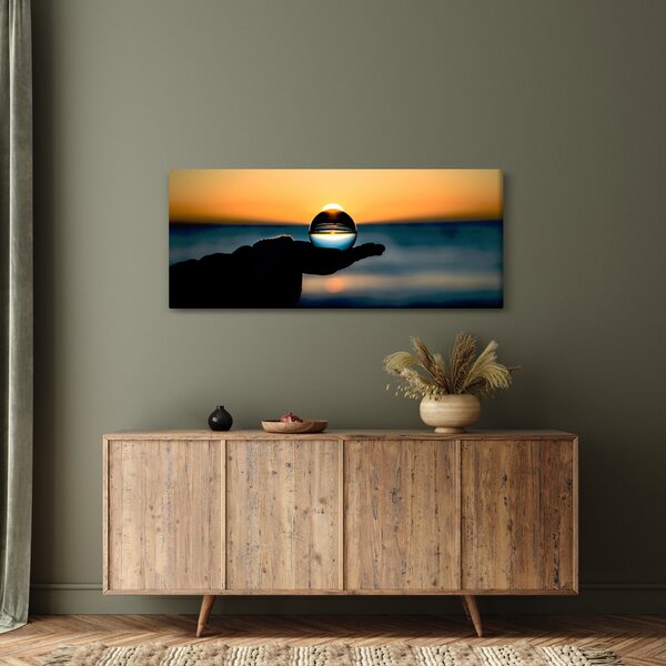 Slika staklene kugle u dlanu (120x50 cm)