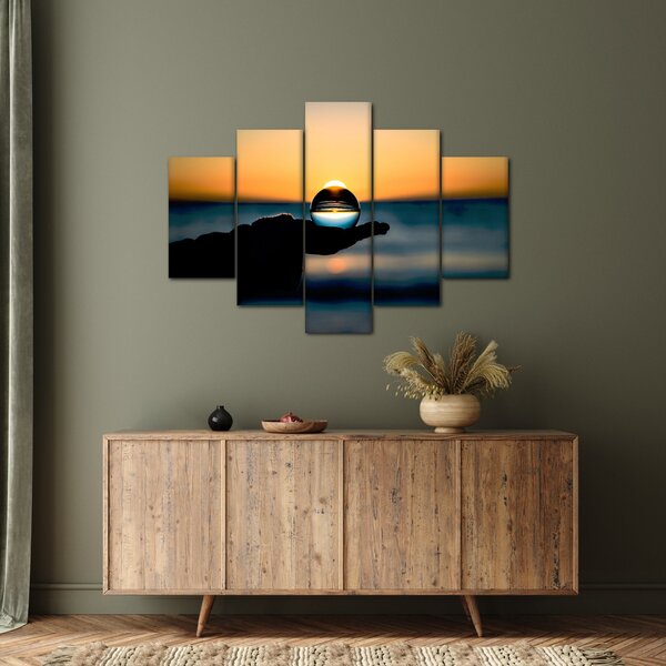 Slika staklene kugle u dlanu (150x105 cm)