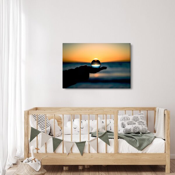 Slika staklene kugle u dlanu (90x60 cm)