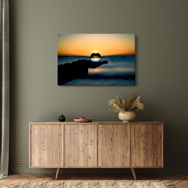 Slika staklene kugle u dlanu (90x60 cm)