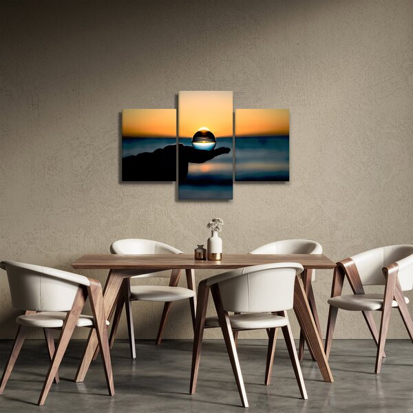 Slika staklene kugle u dlanu (90x60 cm)