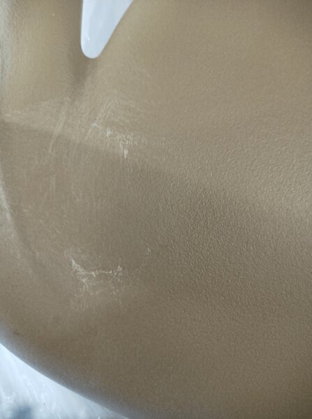 AKCIJA Bež stolica od plastike KATO II. kakvoća