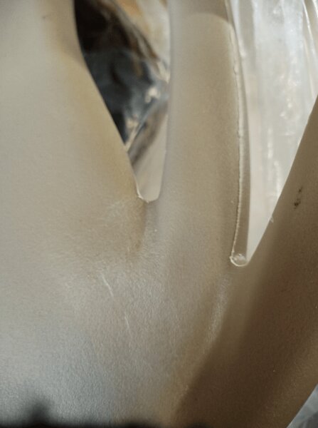 AKCIJA Bež stolica od plastike KATO II. kakvoća