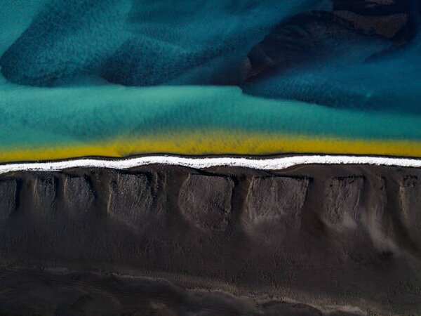 Fotografija Drone shot showing a black sand, Abstract Aerial Art, (40 x 30 cm)