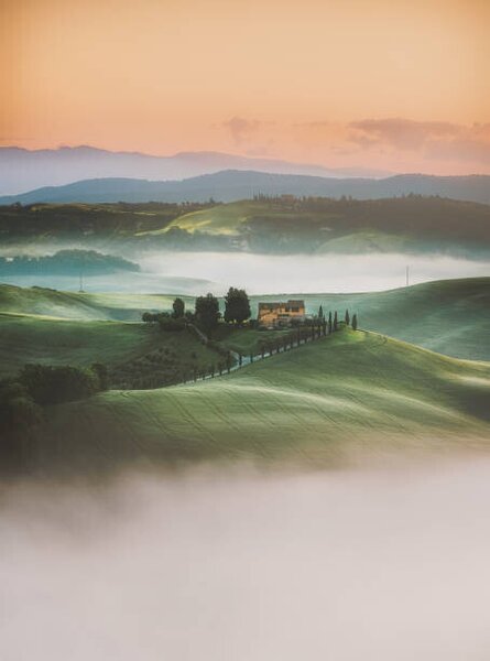 Umjetnička fotografija Tuscany sunrise landscape view of green, serts, (30 x 40 cm)