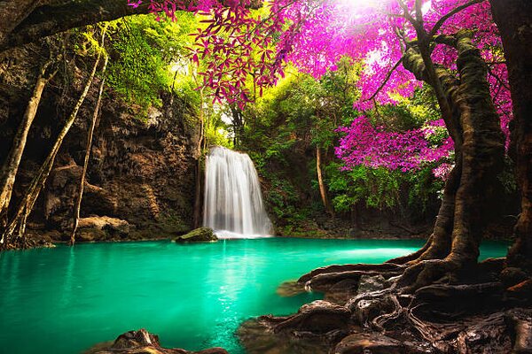 Fotografija Waterfall in autumn forest, Busakorn Pongparnit