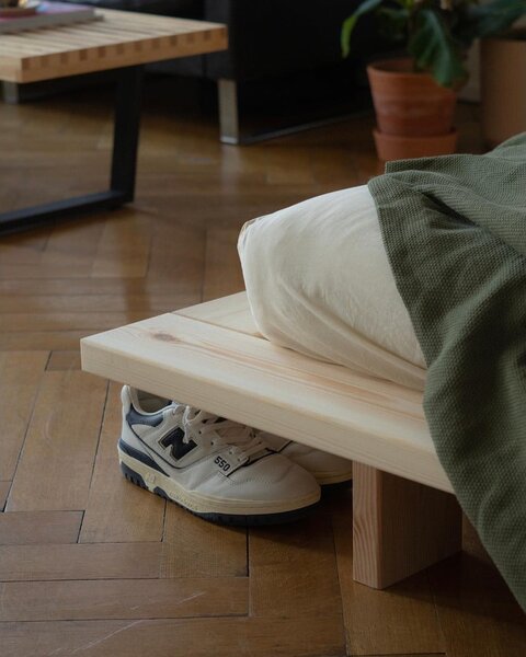 Bračni krevet od borovine s podnicom 160x200 cm Japan – Karup Design