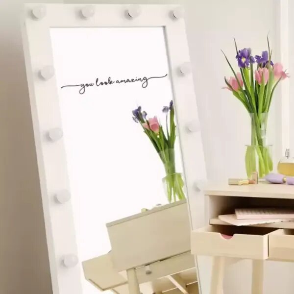 Zidna naljepnica s natpisom “You look amazing”