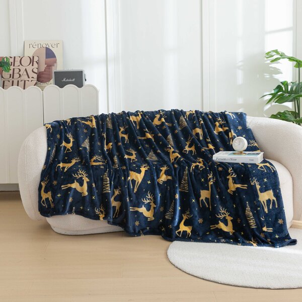 Tamnoplava božićna deka od mikropliša GOLDEN DEER Dimenzije: 150 x 200 cm
