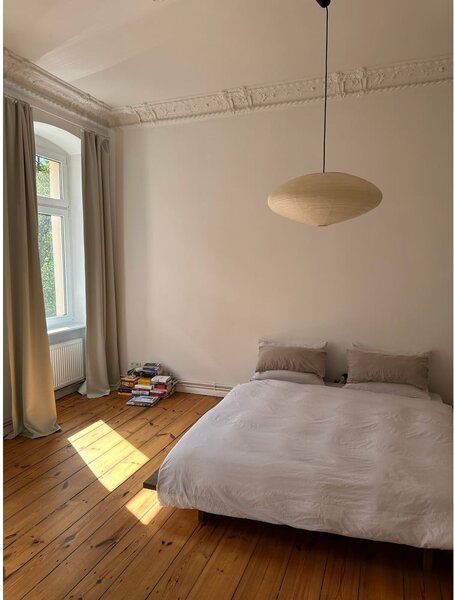 Smeđi krevet od masivnog bora s podnicom 120x200 cm Japan – Karup Design
