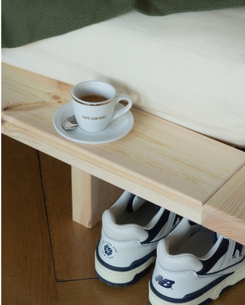 Bračni krevet od borovine s podnicom 160x200 cm Japan – Karup Design