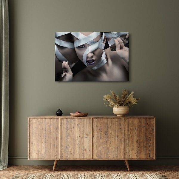 Slika žene s vrpcom (90x60 cm)